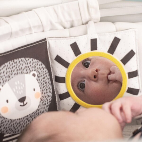 Taf Toys must-valge pehme raamat Savannah  - Taf Toys