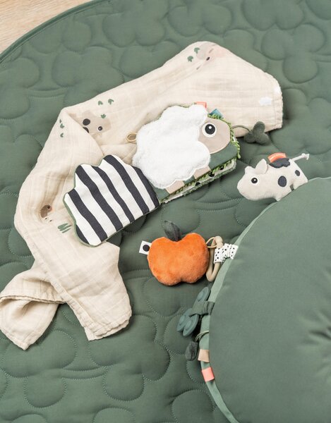 Done by Deer pehme raamat Tiny farm - Done by Deer