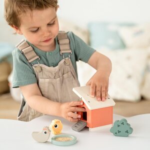 Done by Deer puidust mängukomplekt Tiny farm Clucky - Done by Deer